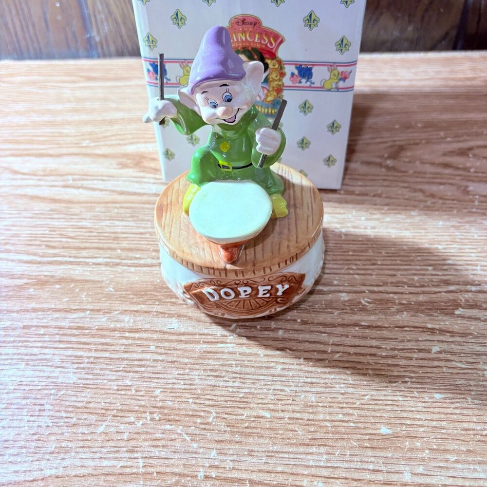 Vtg Walt Disney Schmid Snow White Dopey Music Box Figurine “Put On A Happy Face”